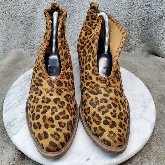 Volatile Shoes Womens 9 Calvary Flocked Faux Leather Leopard Ankle Boots *Read* - Picture 5 of 9